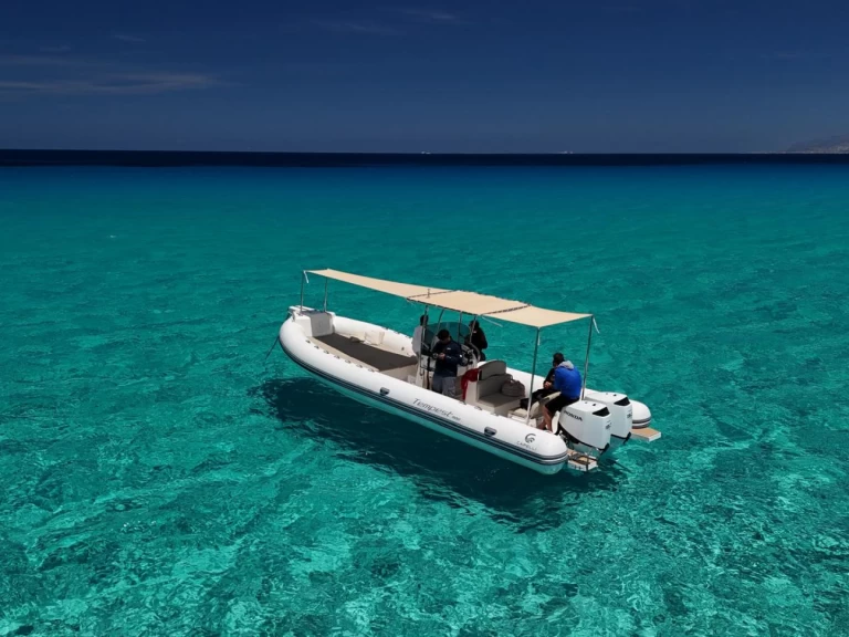 Polotuhá loď k pronájmu v Trapani Port za nejlepší cenu