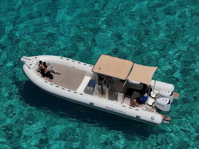 Pronajmout si Capelli Tempest 900 Sun v Trapani Port