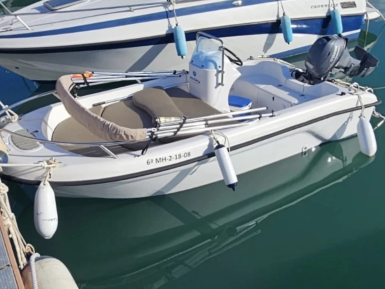 Pronájem lodi Astec Astec 400 v Es Canutells na Samboatu