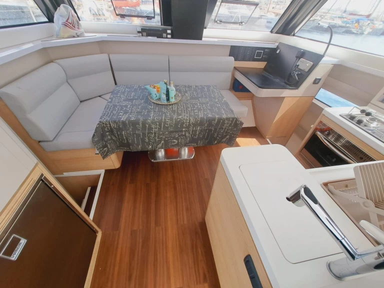 Aventura aventura 34 jednotlivci a charterové společnosti v Port de Sitges Aiguadolç