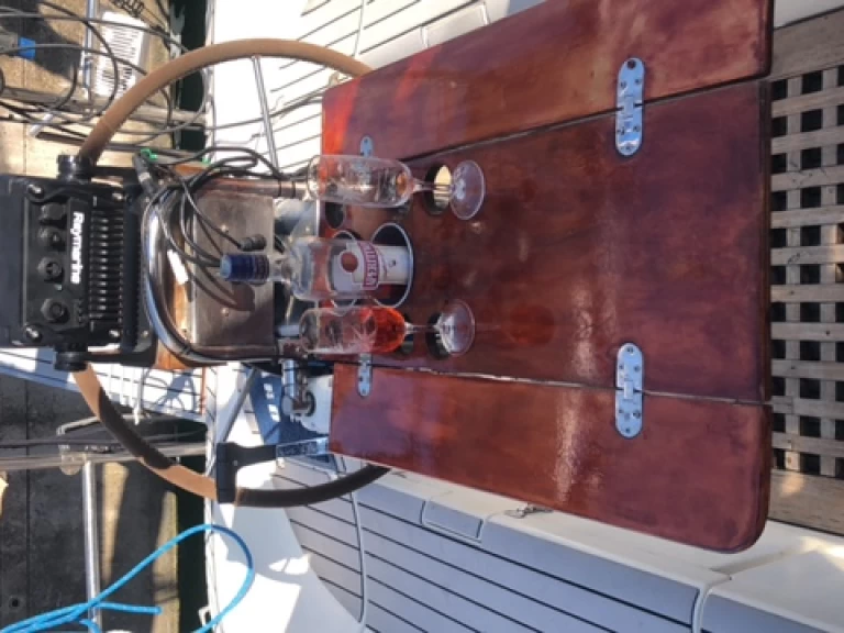 Jeanneau Sun Fizz jednotlivci a charterové společnosti v Řím (Město)