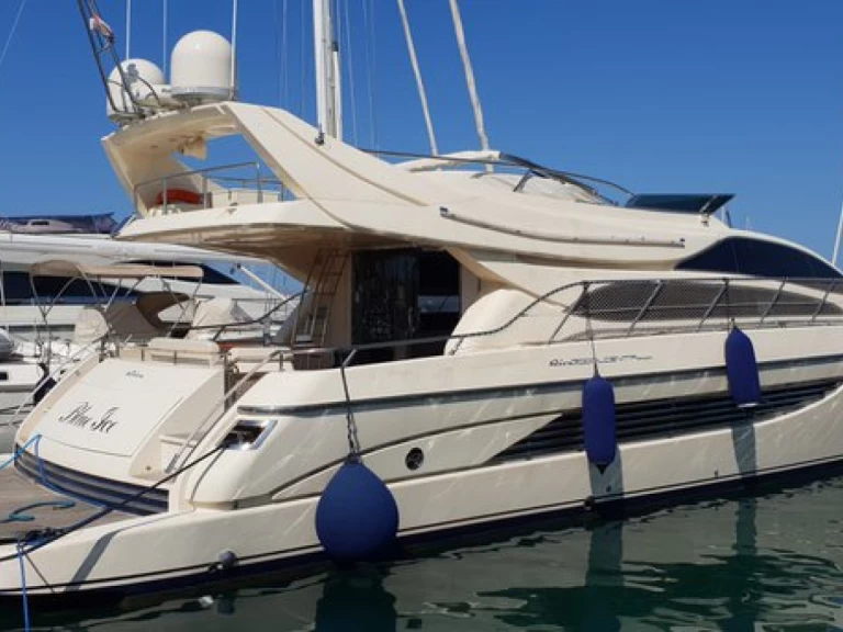 Riva Riva Dolcevita 70 Super - 3 + 1 cab. jednotlivci a charterové společnosti v Novigrad