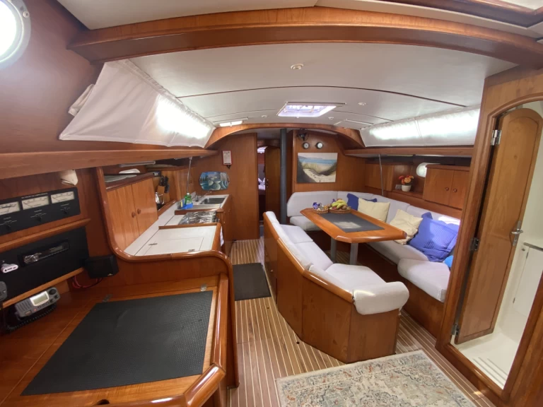 Pronajmout si Jeanneau Sun Odyssey 42.2 v Gouvia