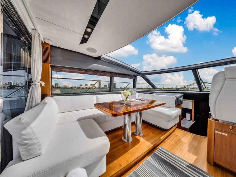 Pronájem jachty v Sag Harbor -Princess, UK Tatou na Samboatu