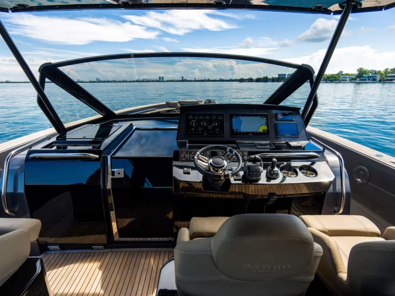 Pronájem lodi Pardo Yachts FULL POP v Montauk na Samboatu