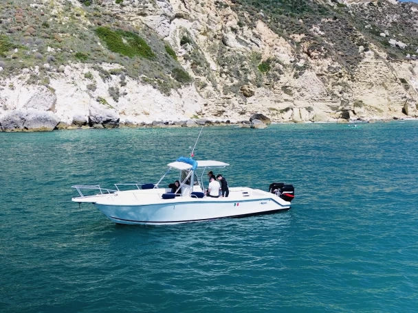 Mako 282 jednotlivci a charterové společnosti v Cagliari Port