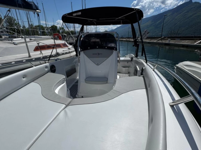 Pronájem lodi ORIZZONTI NAUTICA ORIZZONTI POSEIDON v Aix-les-Bains na Samboatu