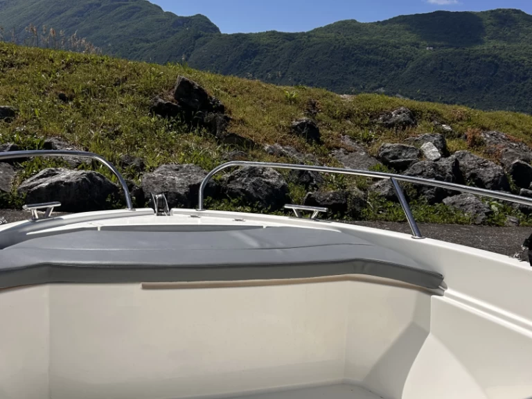 Titanium 460 jednotlivci a charterové společnosti v Aix-les-Bains