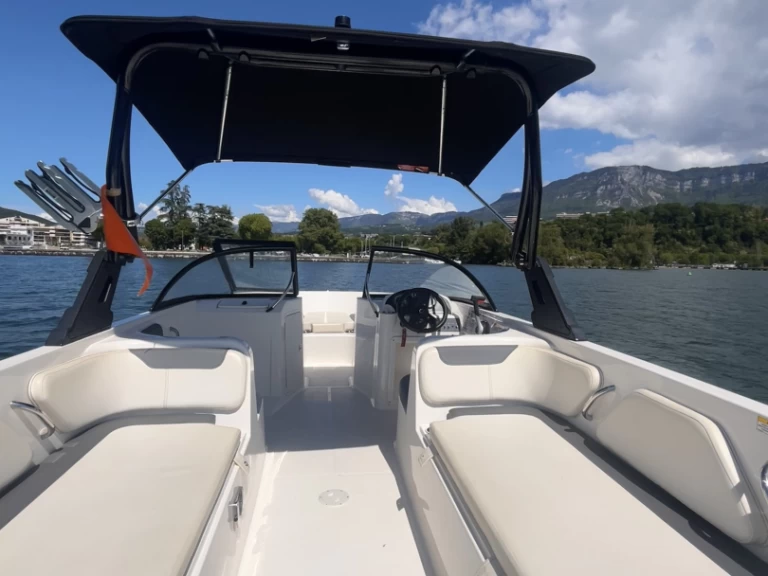 Pronajmout si Bayliner Element E7 v Aix-les-Bains