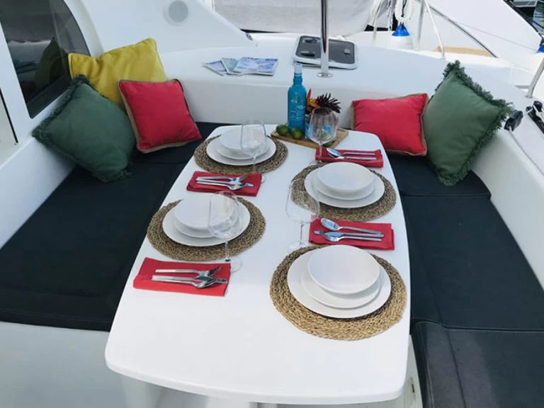 Pronájem lodi Pointe-à-Pitre lákavé ceny Lagoon 380