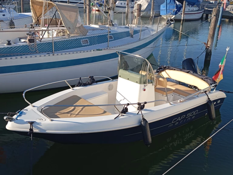 Capelli Cap 500 jednotlivci a charterové společnosti v Lido