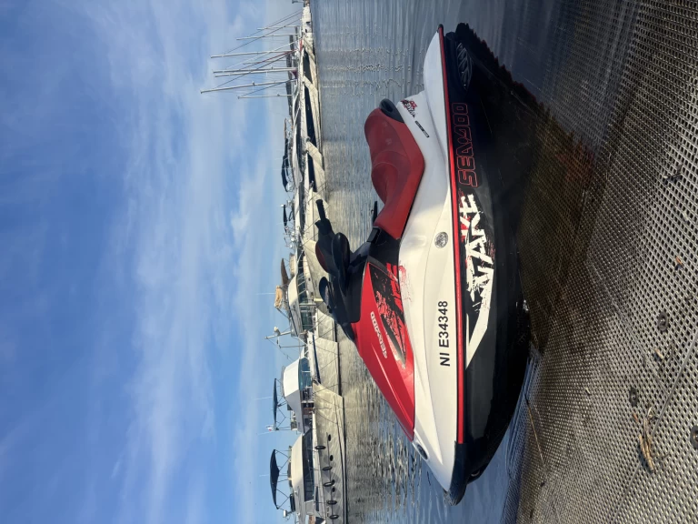 Vodní skútr k pronájmu v Hyeres za nejlepší cenu