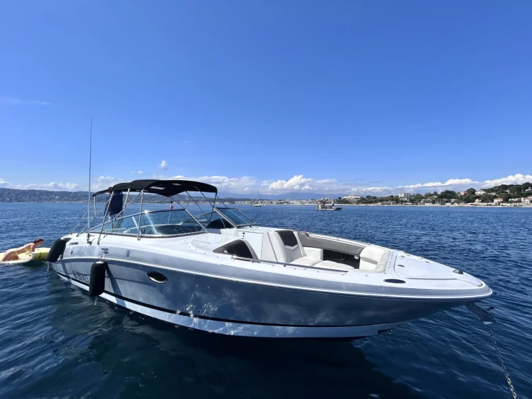 Pronájem Motorová loď Four Winns s licencí