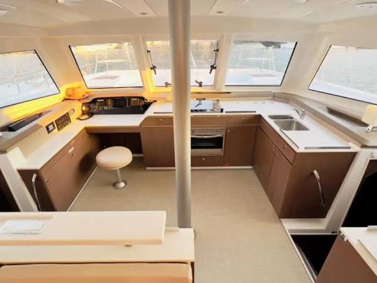 Pronájem Katamarán Bali s licencí