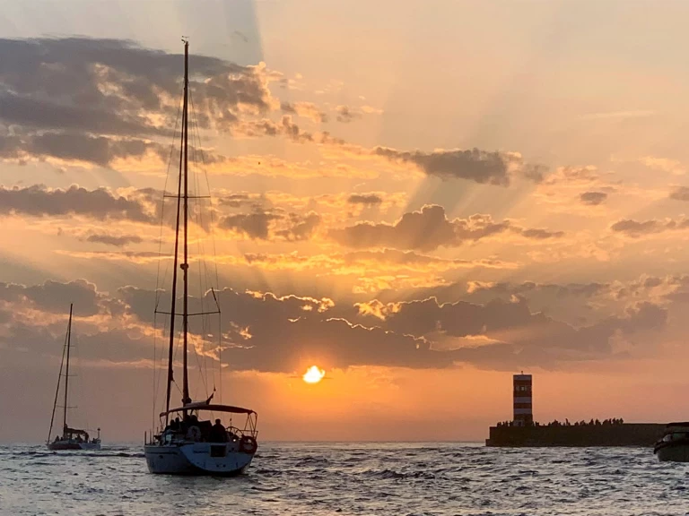 Pronájem lodi Exclusive Private Boat Tour with The Last		 13,88 meters v Porto na Samboatu