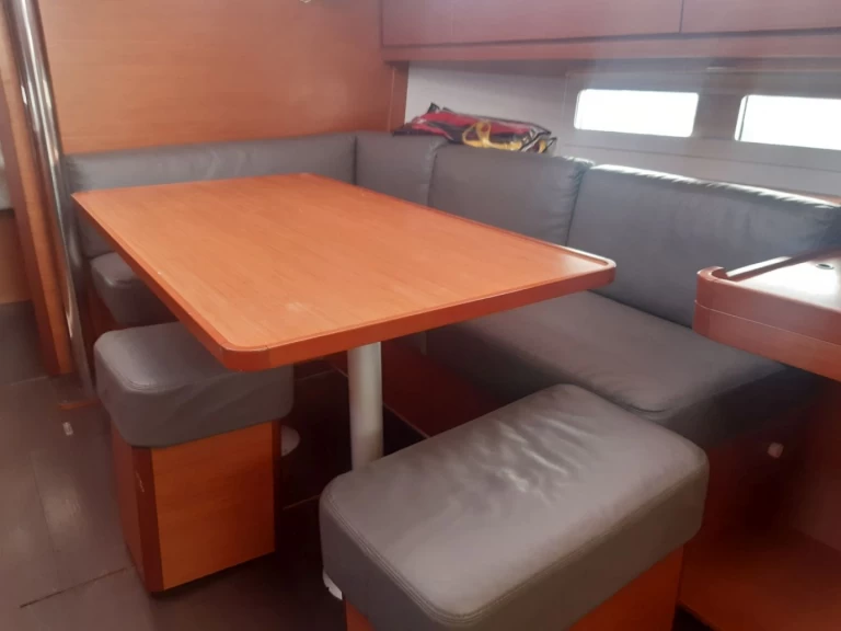 Pronájem lodi Anse Marcel lákavé ceny Dufour 390 GL