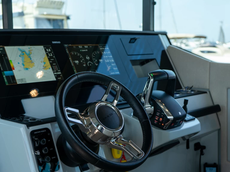 Pronajmout Motorová loď se skipperem či ne Saxdor v Elliniko 