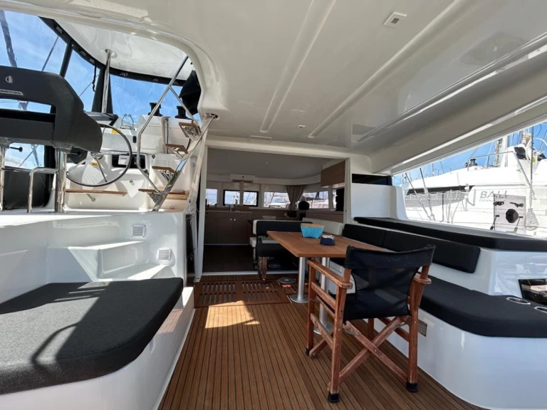 Lagoon Lagoon 43 jednotlivci a charterové společnosti v Alimos