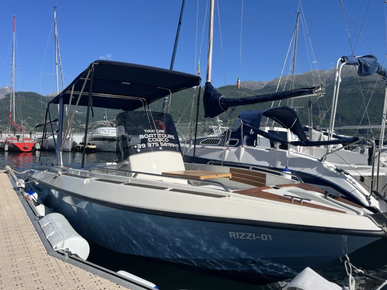 Motorová loď k pronájmu v Colico za nejlepší cenu