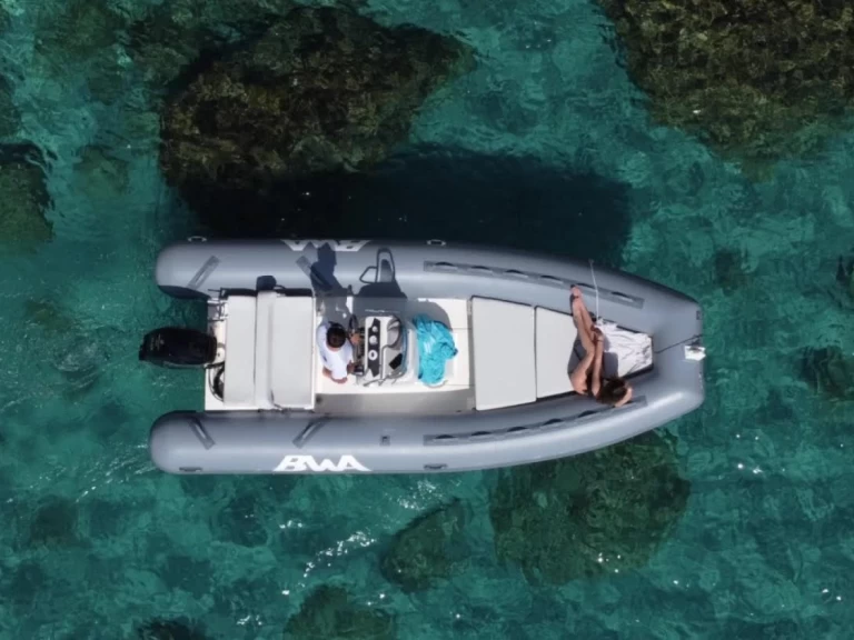 Pronájem lodi Villasimius lákavé ceny California 550