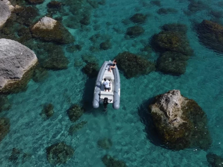 Pronájem Polotuhá loď v Villasimius -Bwa California 550