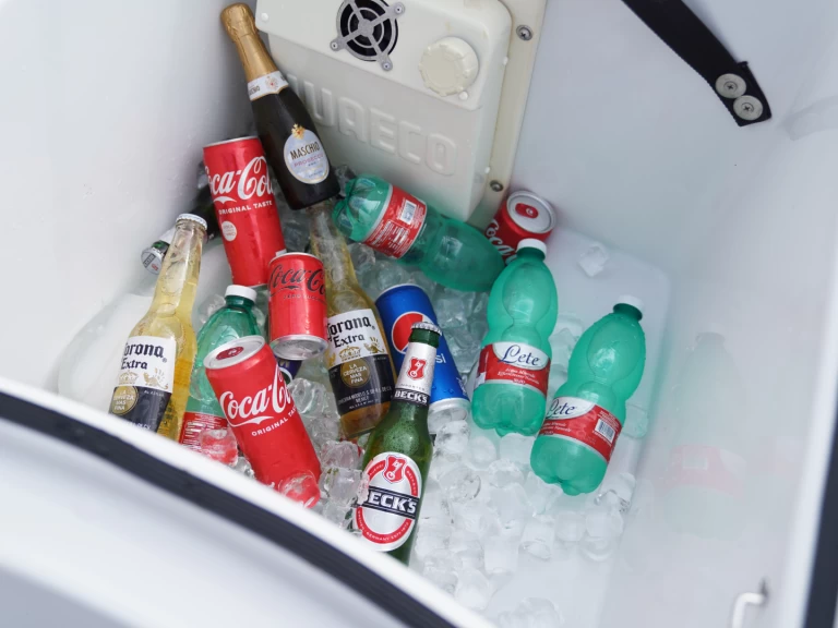 Asso Charisma jednotlivci a charterové společnosti v Neapol