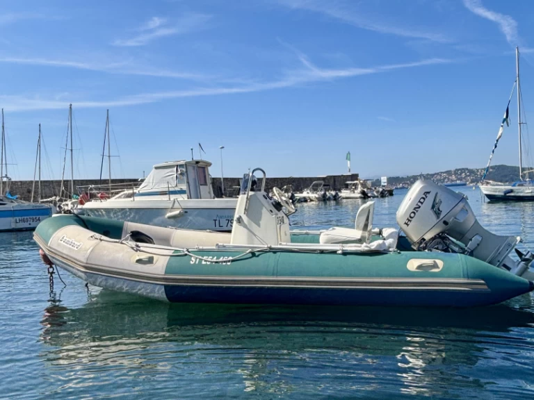 Pronájem Polotuhá loď Bombard s licencí