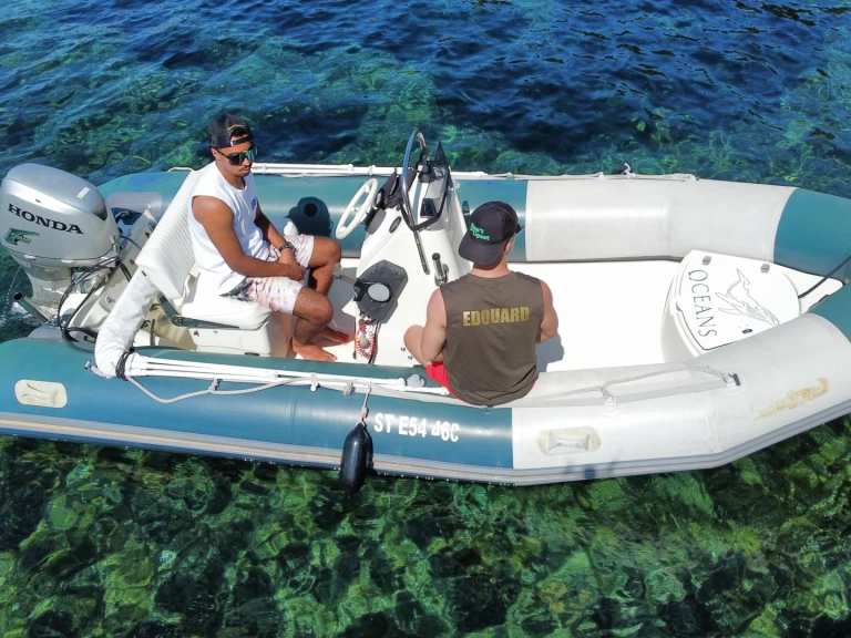 Pronájem Polotuhá loď Bombard s licencí