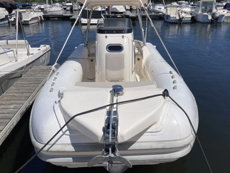 Pronajmout Polotuhá loď se skipperem či ne Bsc v Sanguinet