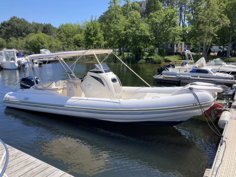 Polotuhá loď k pronájmu v Sanguinet za nejlepší cenu