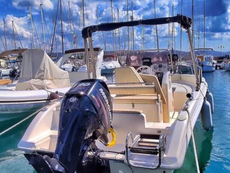 Pronájem lodi Salerno lákavé ceny 21 Freestyle