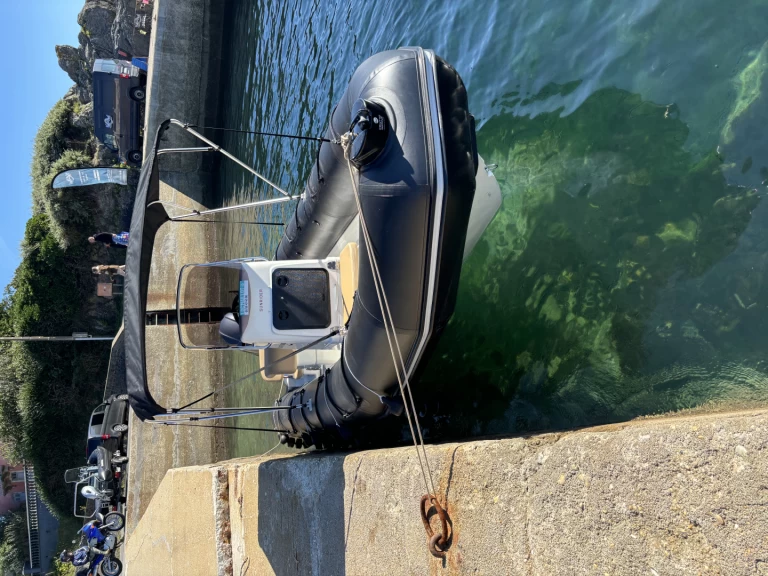 Bombard Sunrider 650 jednotlivci a charterové společnosti v Locmiquélic