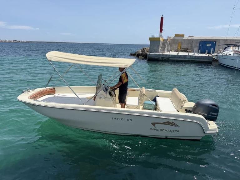 Pronájem lodi s'Estanyol de Migjorn lákavé ceny Invictus 190 FX