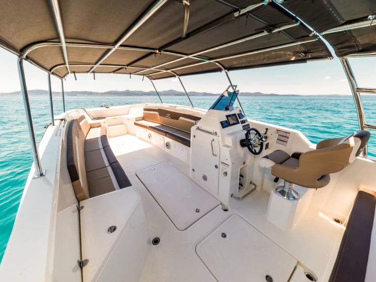 Motorová loď k pronájmu v Zadar za nejlepší cenu