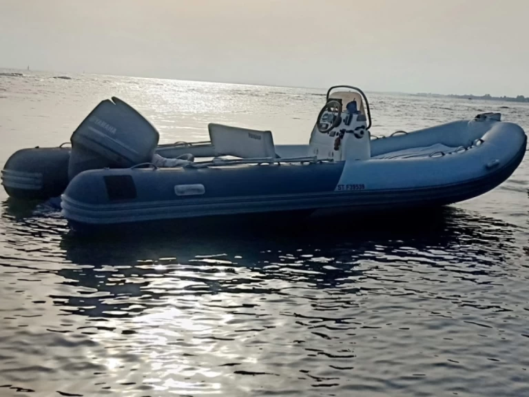 Zodiac Medline 540 Neo jednotlivci a charterové společnosti v Le Cap d'Agde