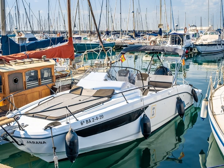 Pronájem lodi Mataró lákavé ceny Flyer 8