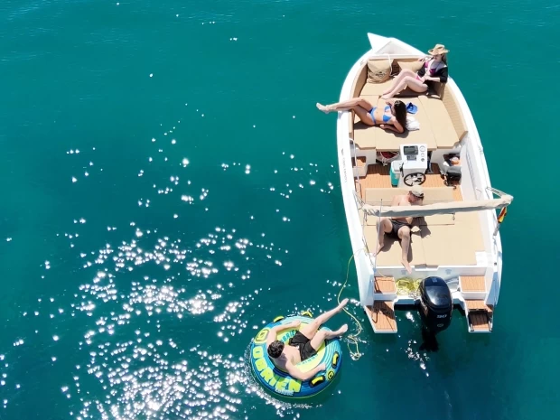 Pronájem Motorová loď Darekco Mareti s licencí