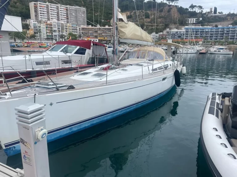Jeanneau New Co Jeanneau Sun Odyssey 49 jednotlivci a charterové společnosti v Port Grimaud