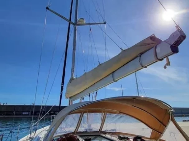 Pronajmout si Jeanneau New Co Jeanneau Sun Odyssey 49 v Port Grimaud