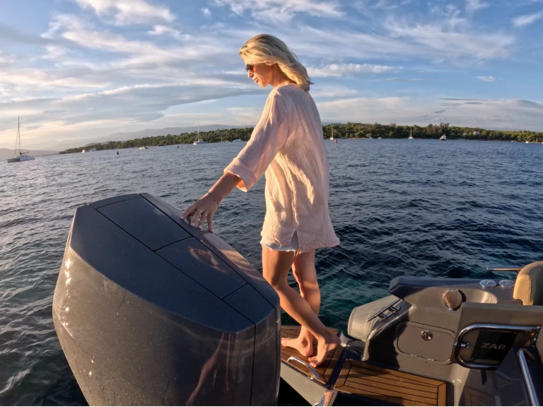 Pronajmout si Zar ZAR 85 Sport Luxury v Cogolin