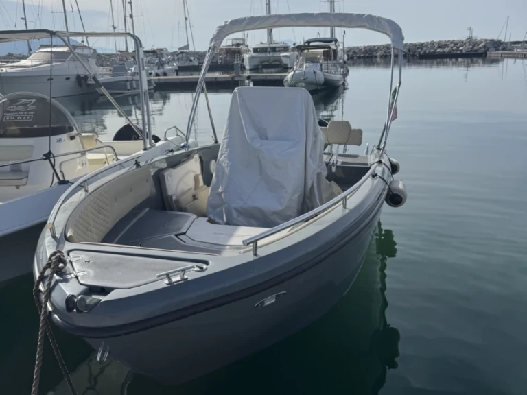 Pronajmout si Scar Nex v Salerno