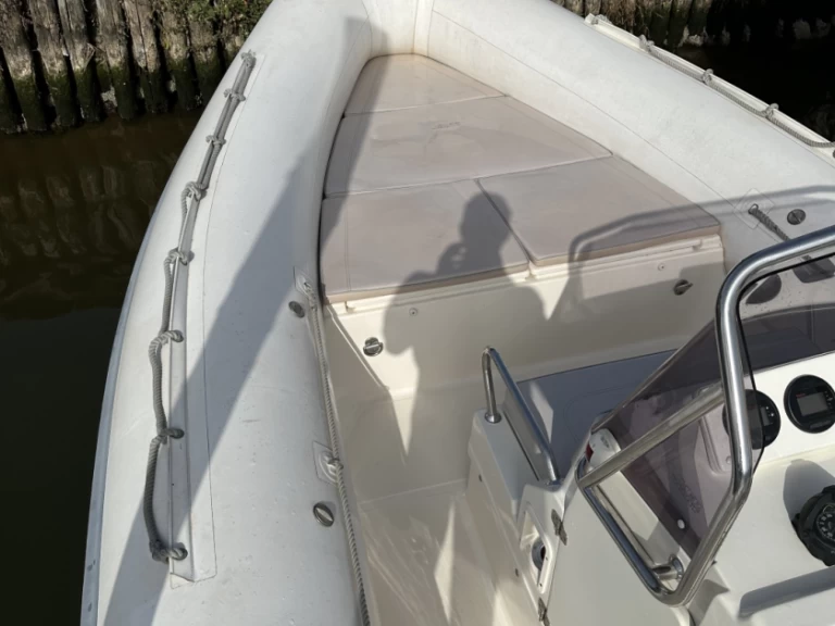 Pronájem Polotuhá loď clubman s licencí