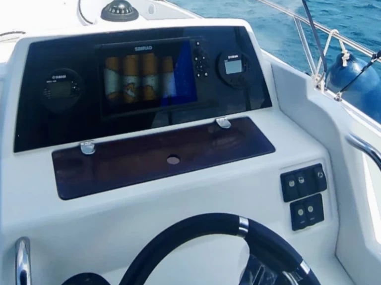 Jeanneau Cap Camarat 7.5 Style jednotlivci a charterové společnosti v Hyeres