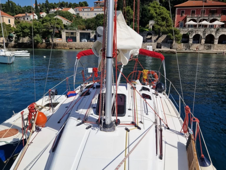 Elan Elan 350 Performance jednotlivci a charterové společnosti v Cavtat