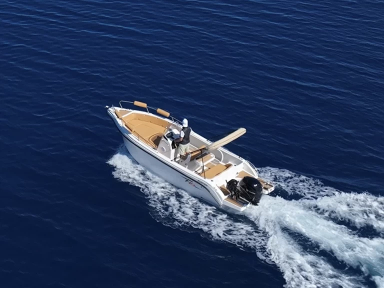 Pronajmout si Karel F 19 v Latchi