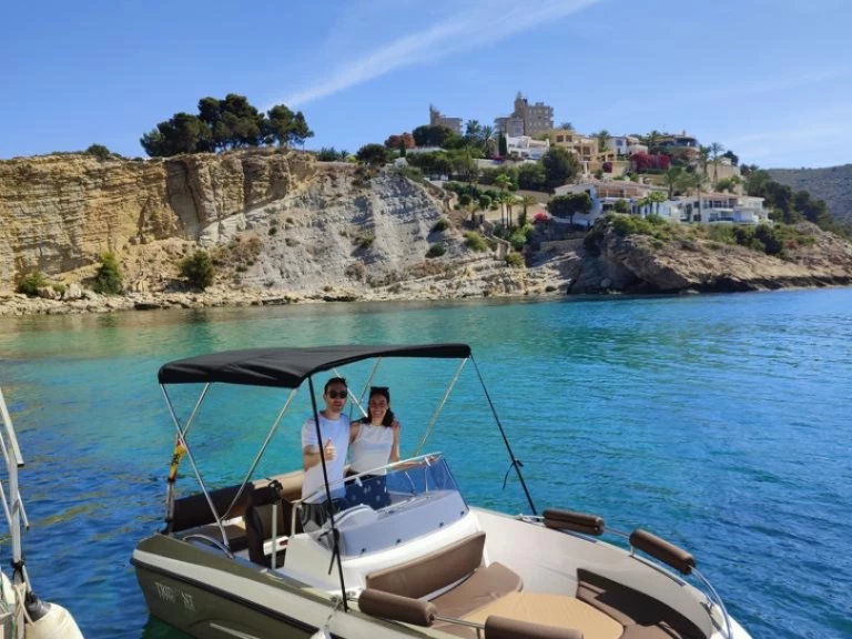 Pronájem Motorová loď trident s licencí