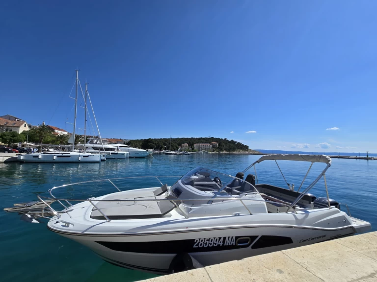 Pronájem Motorová loď Jeanneau s licencí