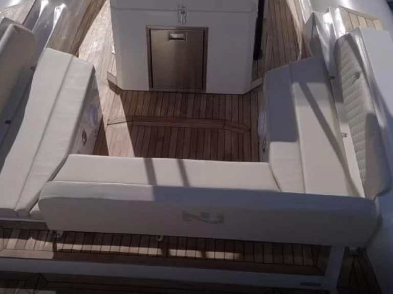 Pronájem Polotuhá loď Nuova Jolly s licencí