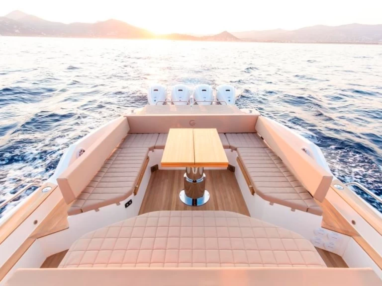 Capelli Tempest 50 jednotlivci a charterové společnosti v Marine de Sant'Ambrogio