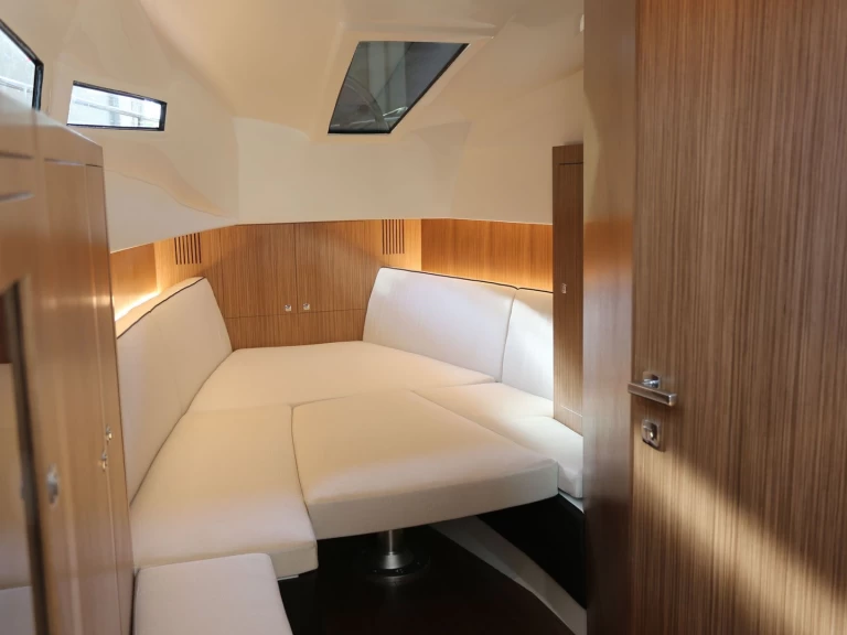 Pronajmout si Capelli Tempest 50 v Marine de Sant'Ambrogio